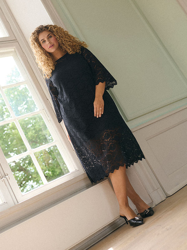 KCJAIDA - Plus Size Klänning fra Kaffe Curve