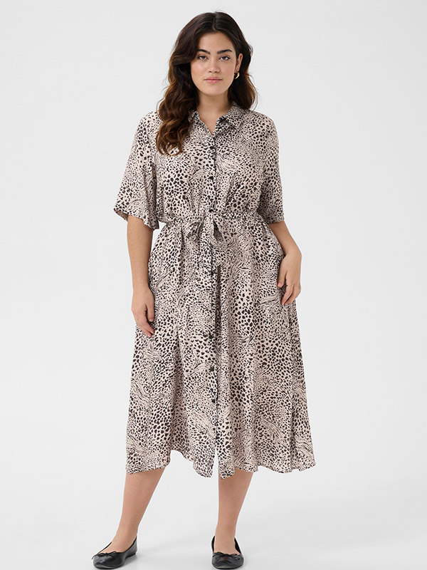 KCDEBRI - Plus Size Klänning fra Kaffe Curve
