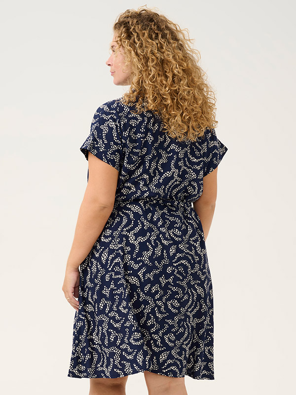 KCBEATE - Plus Size Klänning fra Kaffe Curve