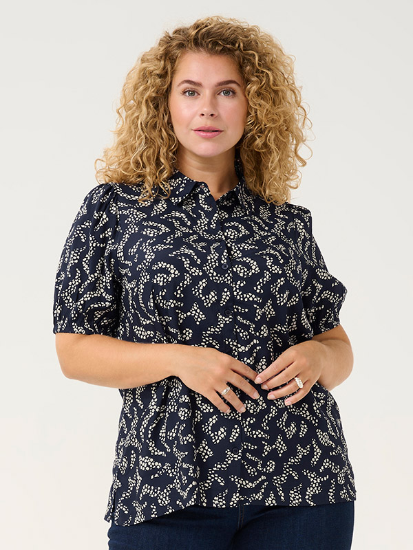KCBEATE - Plus Size Skjorta fra Kaffe Curve