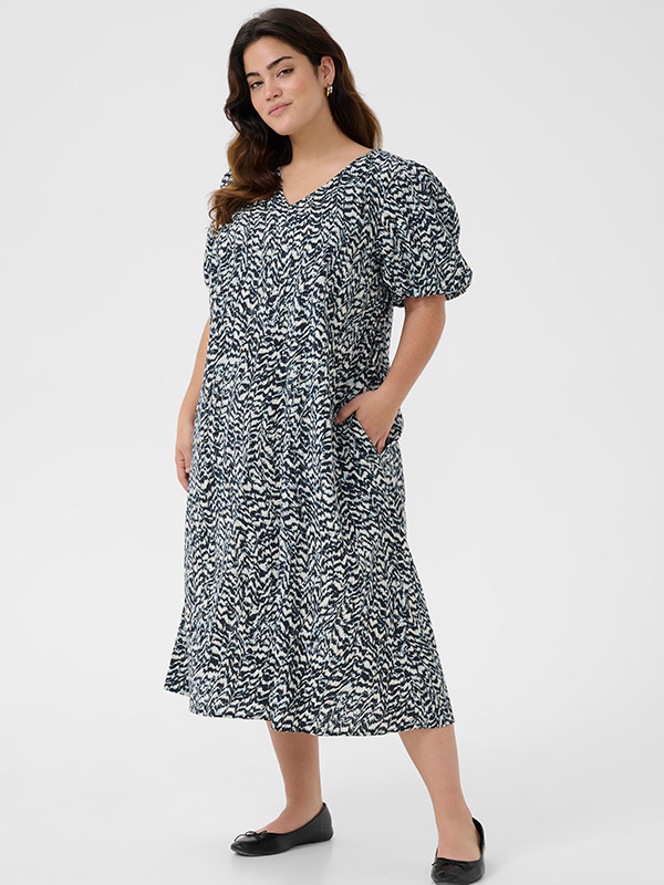 KCRAFIA - Plus Size Klänning fra Kaffe Curve