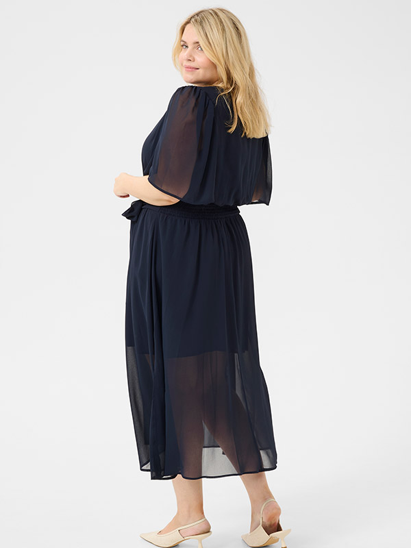 KCEVI - Plus Size Klänning fra Kaffe Curve