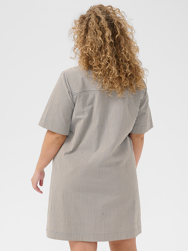 KCNANA - Plus Size Klänning fra Kaffe Curve