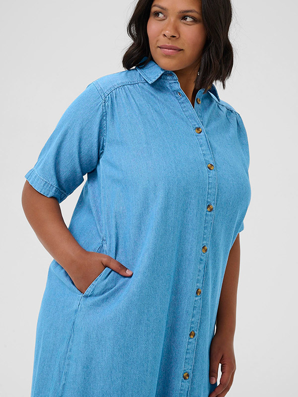KCLOUISA - Plus Size Klänning fra Kaffe Curve