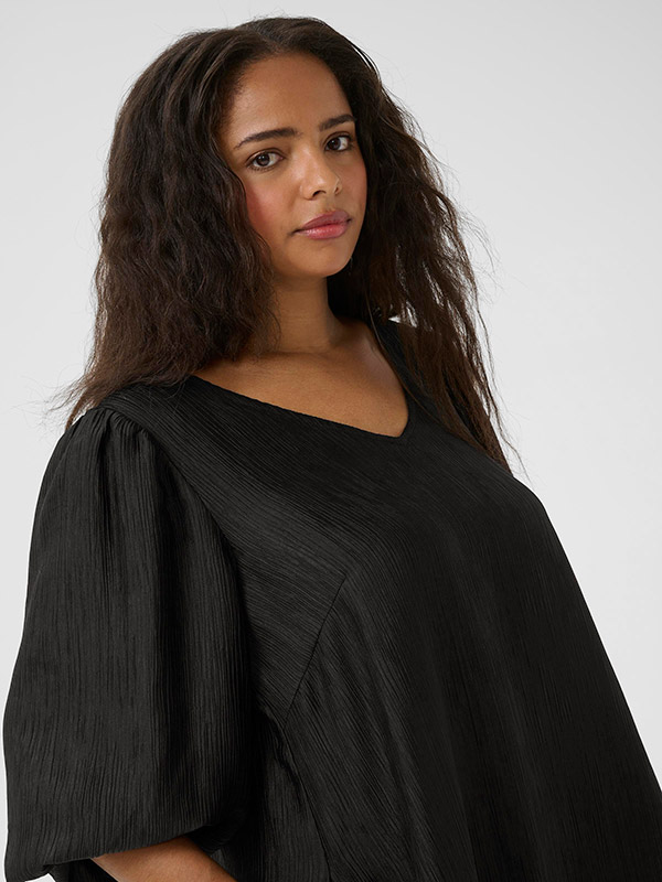 KCGIRLA - Plus Size Klänning fra Kaffe Curve