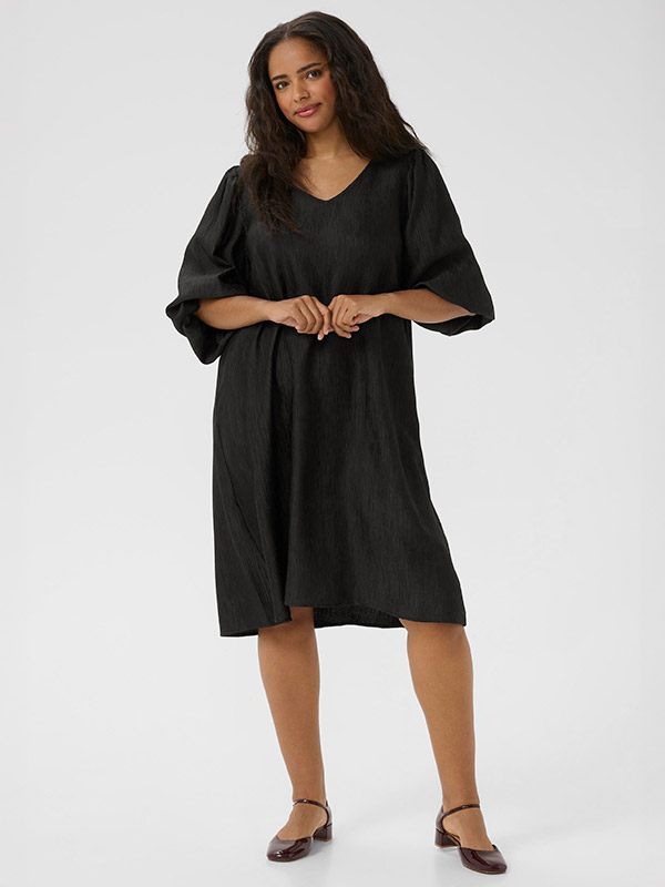 KCGIRLA - Plus Size Klänning fra Kaffe Curve