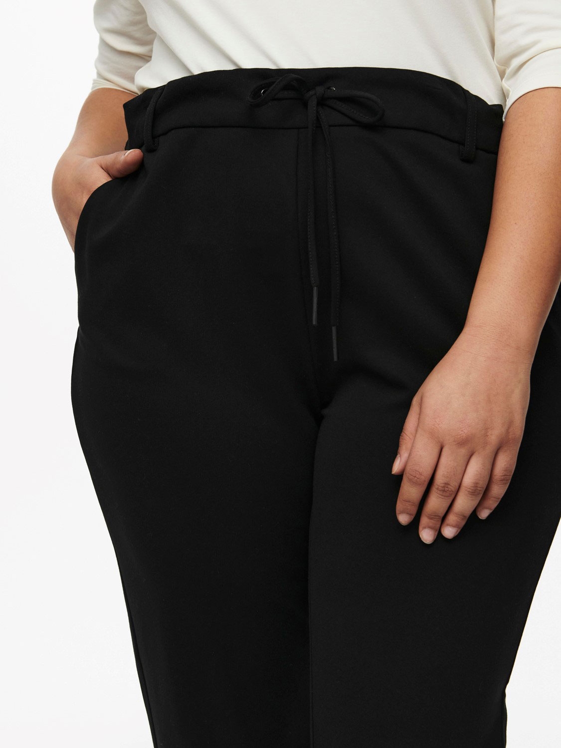 GOLDTRACH - Plus Size Byxor fra Only Carmakoma