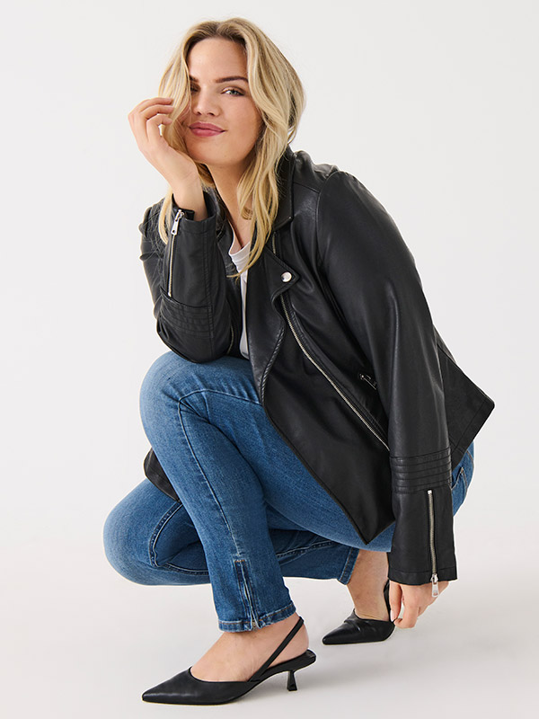 CAREMMY - Plus Size Jacka fra Only Carmakoma