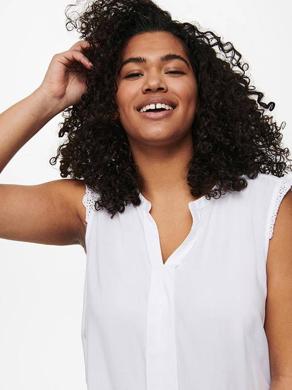MUMI - Plus Size Top fra Only Carmakoma