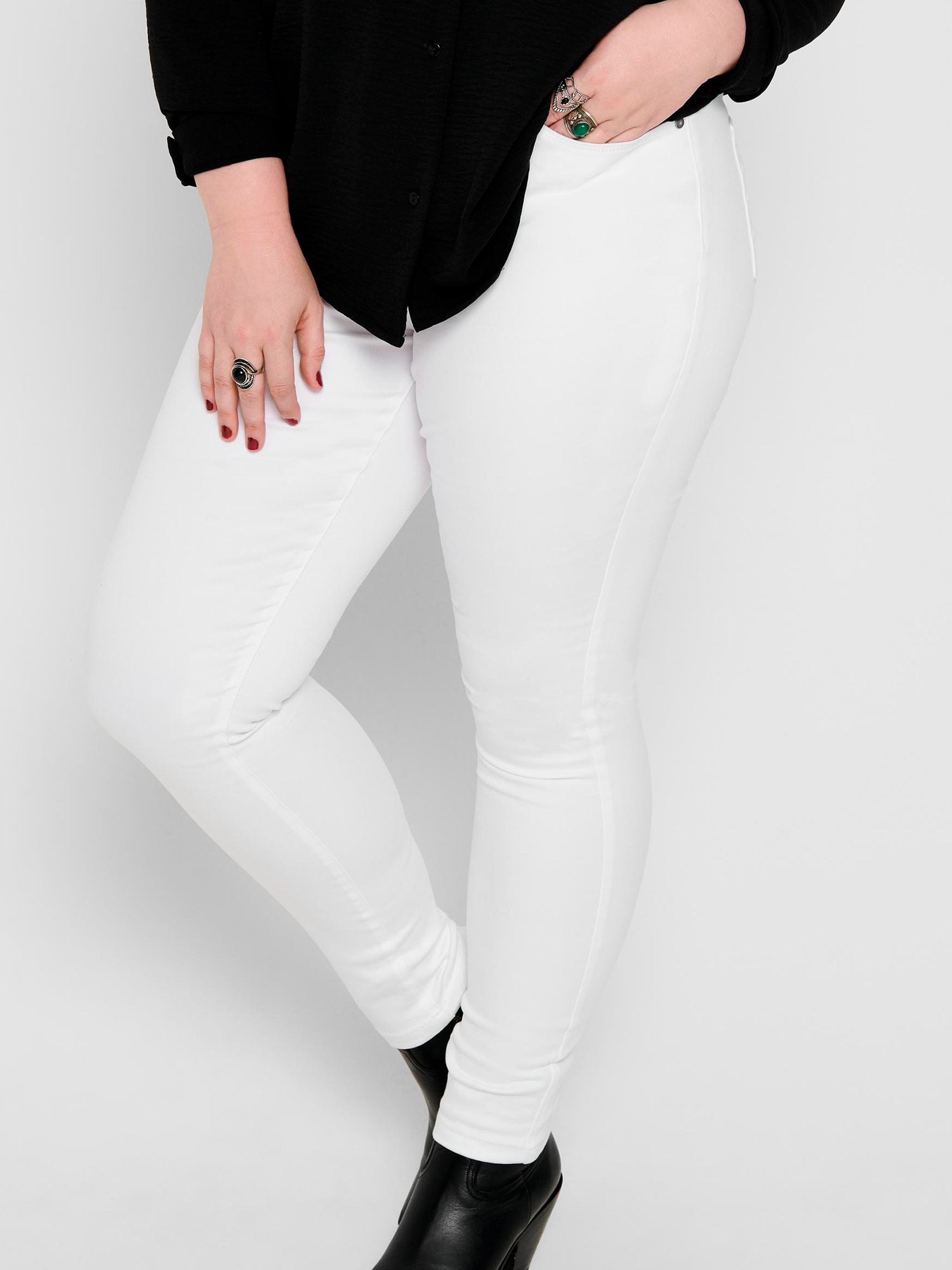 AUGUSTA  - Plus Size Jeans fra Only Carmakoma