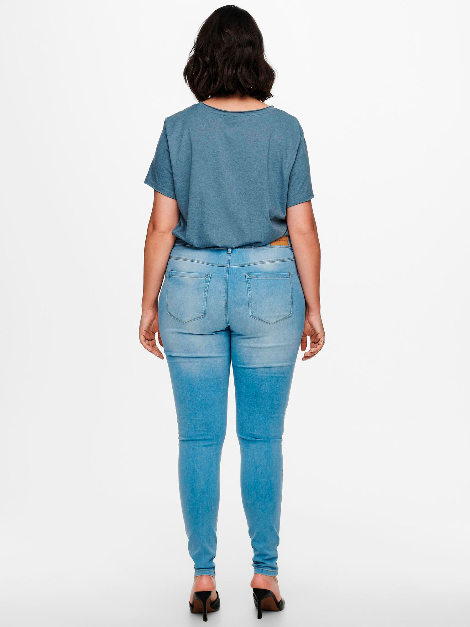 AUGUSTA - Ljusblå jeans i stretchig bomullsdenim fra Only Carmakoma