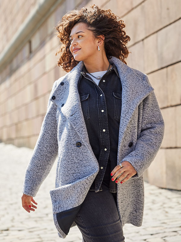 CARNEWSOPHIA - Plus Size Jacka fra Only Carmakoma