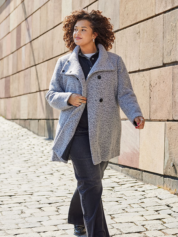 CARNEWSOPHIA - Plus Size Jacka fra Only Carmakoma