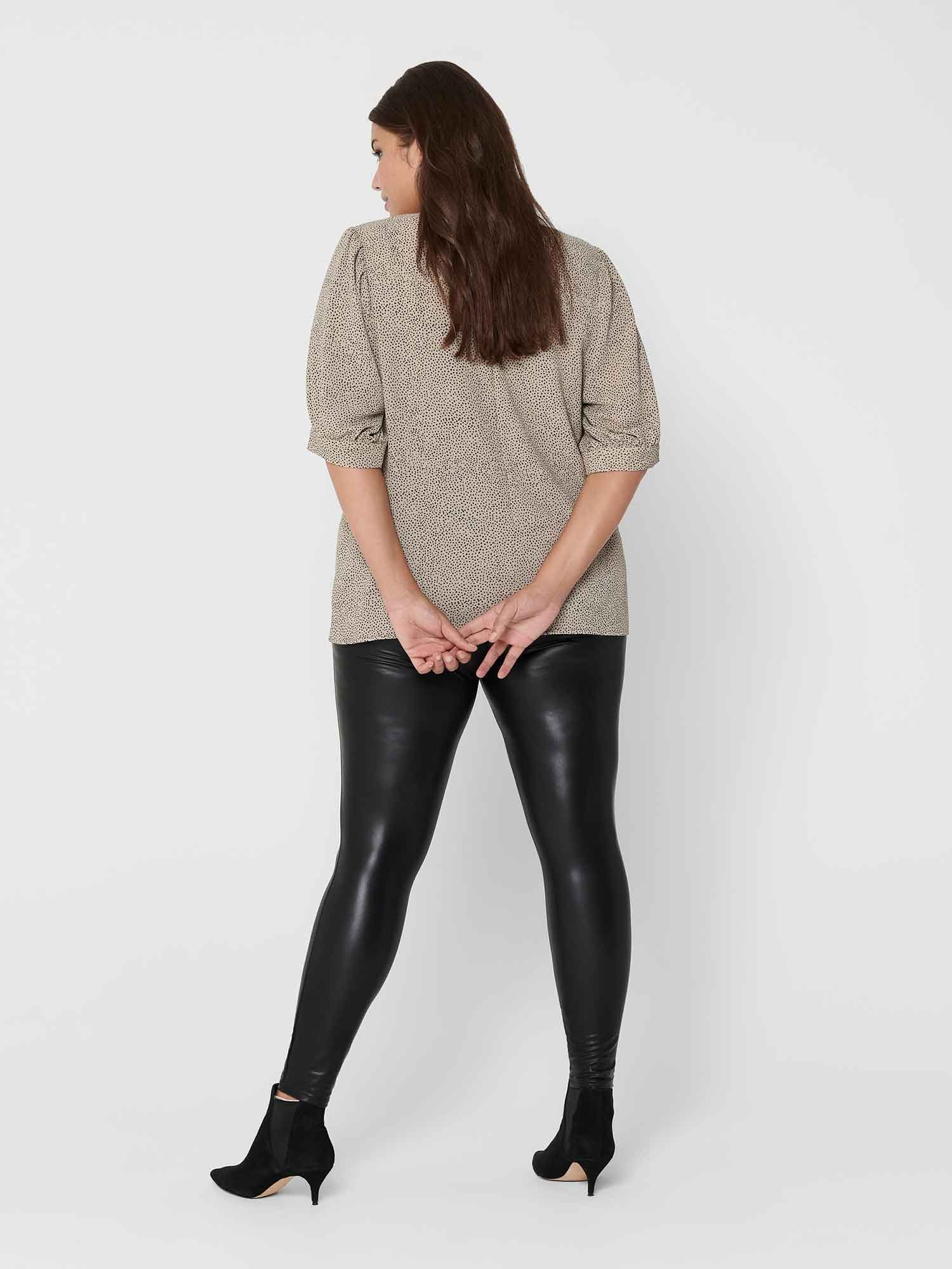 Car ROOL - Svarta leggings med läderlook fra Only Carmakoma