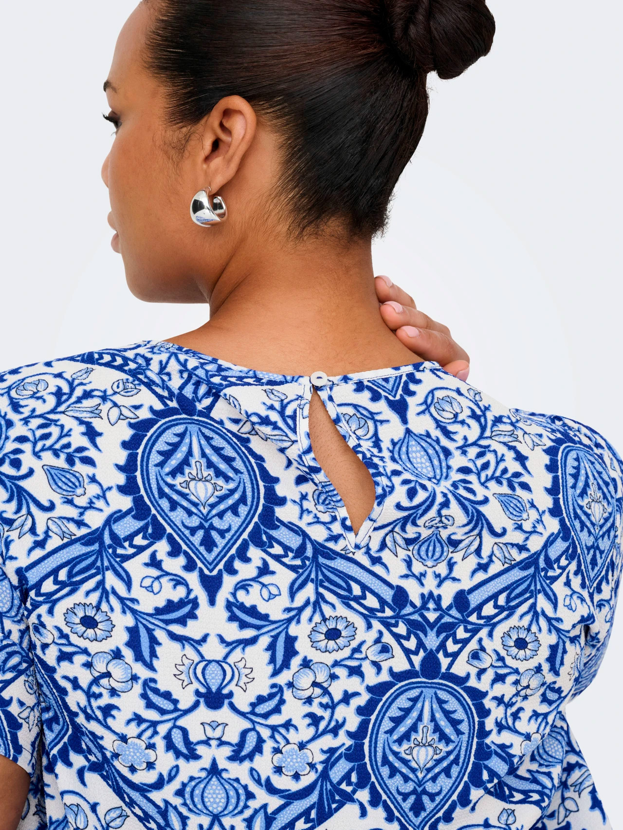 CARVICA - Plus Size Blus fra Only Carmakoma