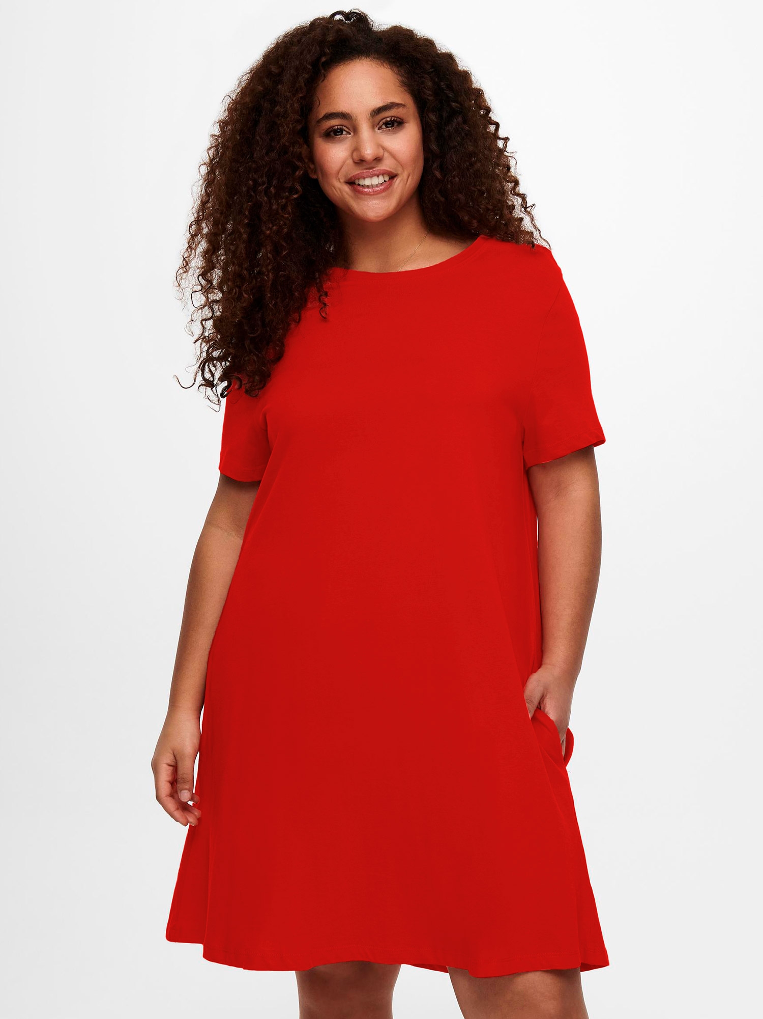 Carapril - Läcker röd klänning i bomullstrikå  fra Only Carmakoma