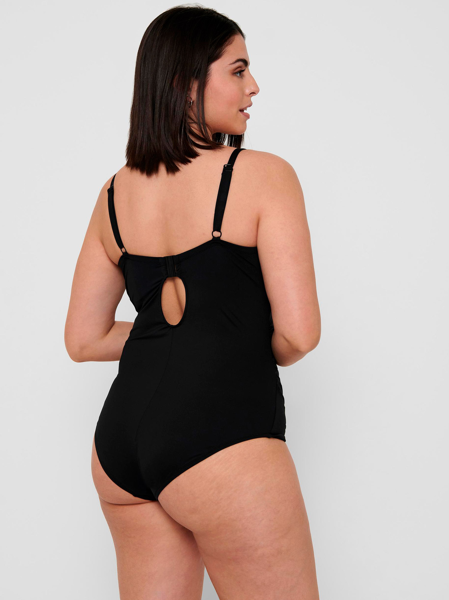 CARELLY - Plus Size Baddräkt fra Only Carmakoma