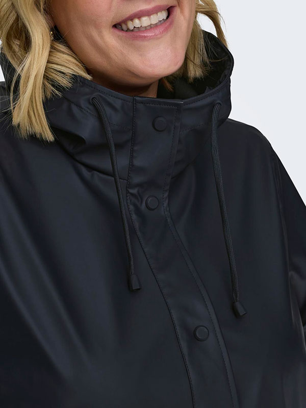 CARELLEN - Plus Size Regnjacka fra Only Carmakoma