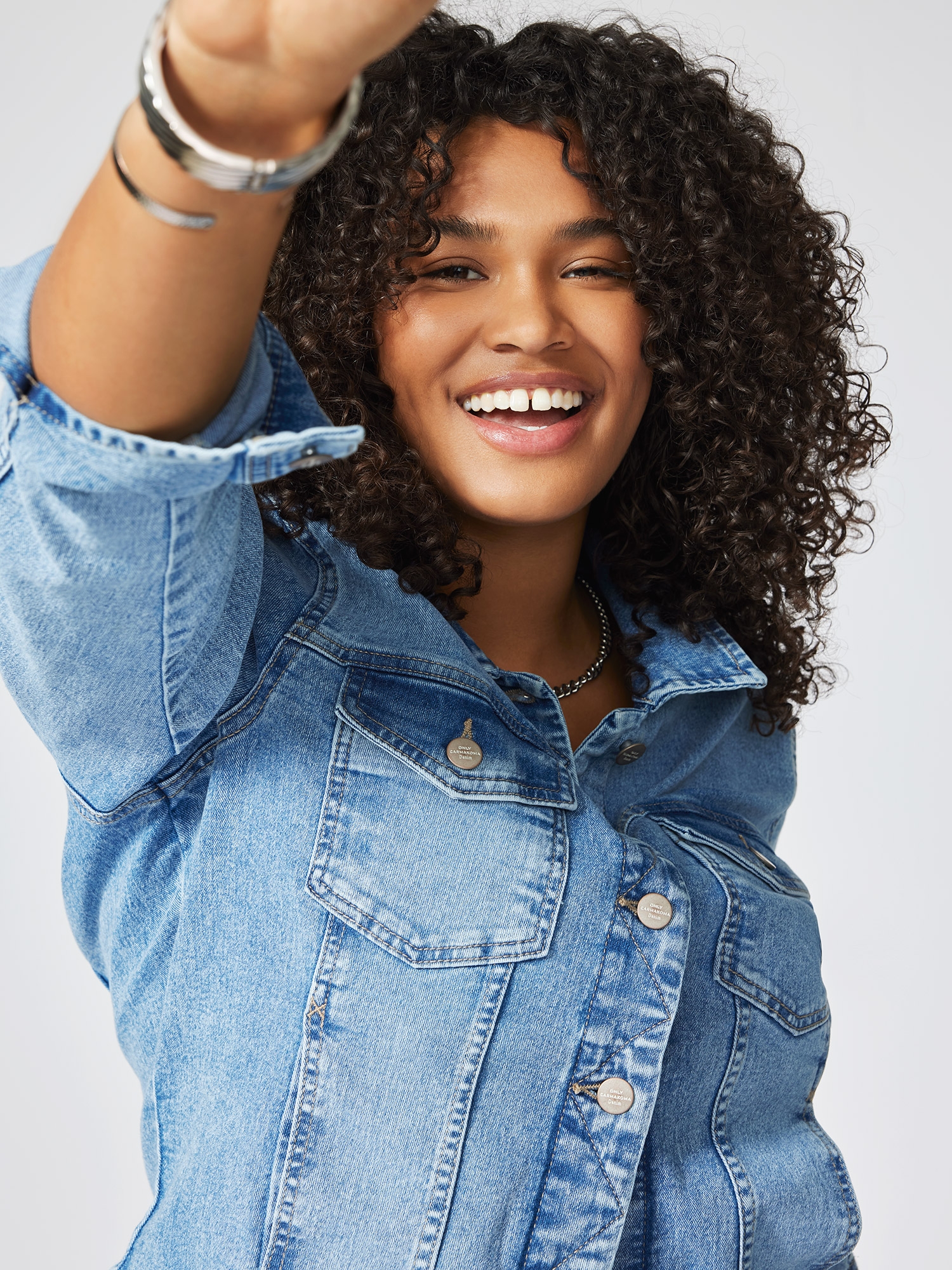 WESPA - Plus Size Jacka fra Only Carmakoma