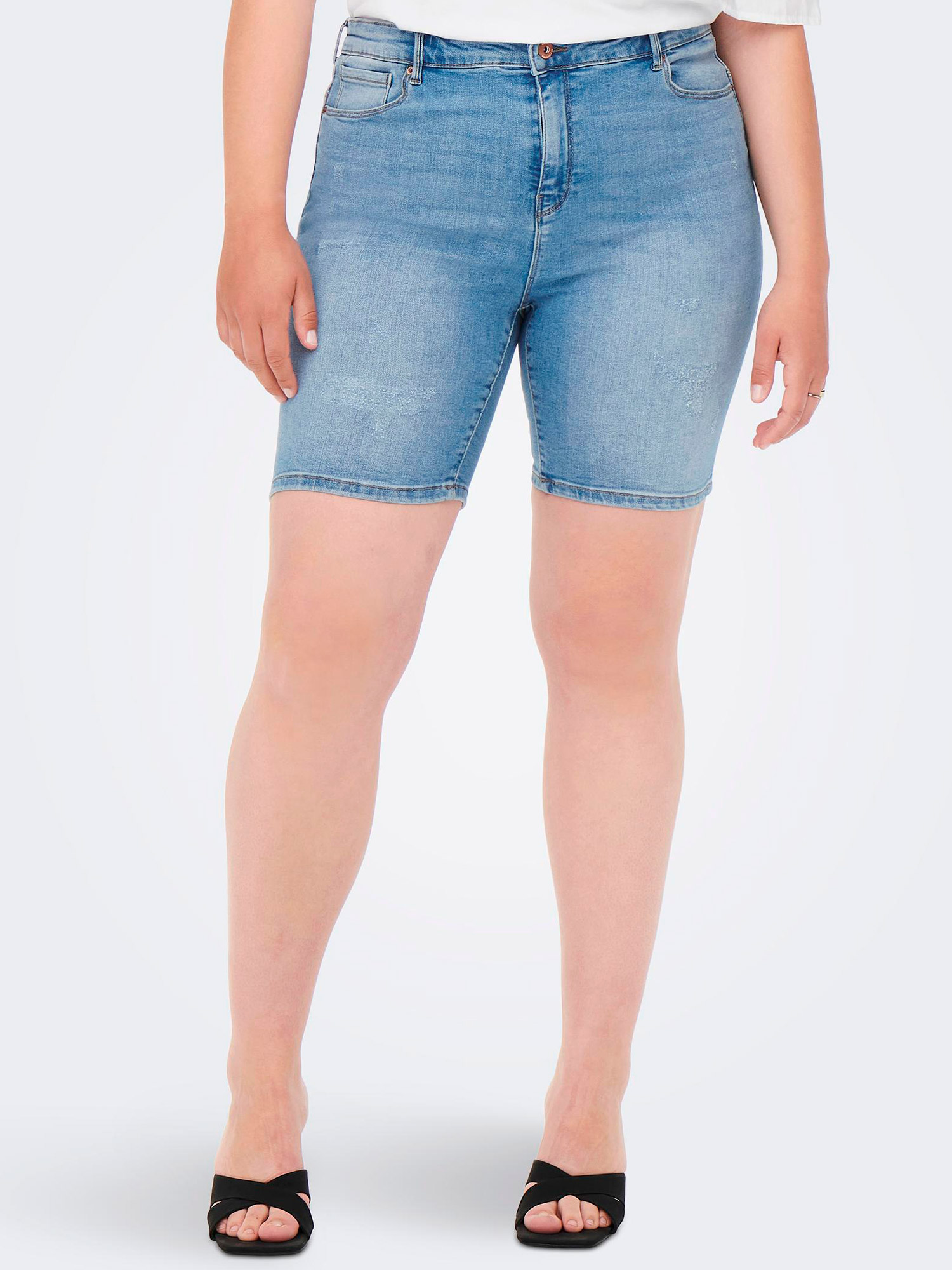 Carlaola - Ljusblå stretchiga jeansshorts fra Only Carmakoma