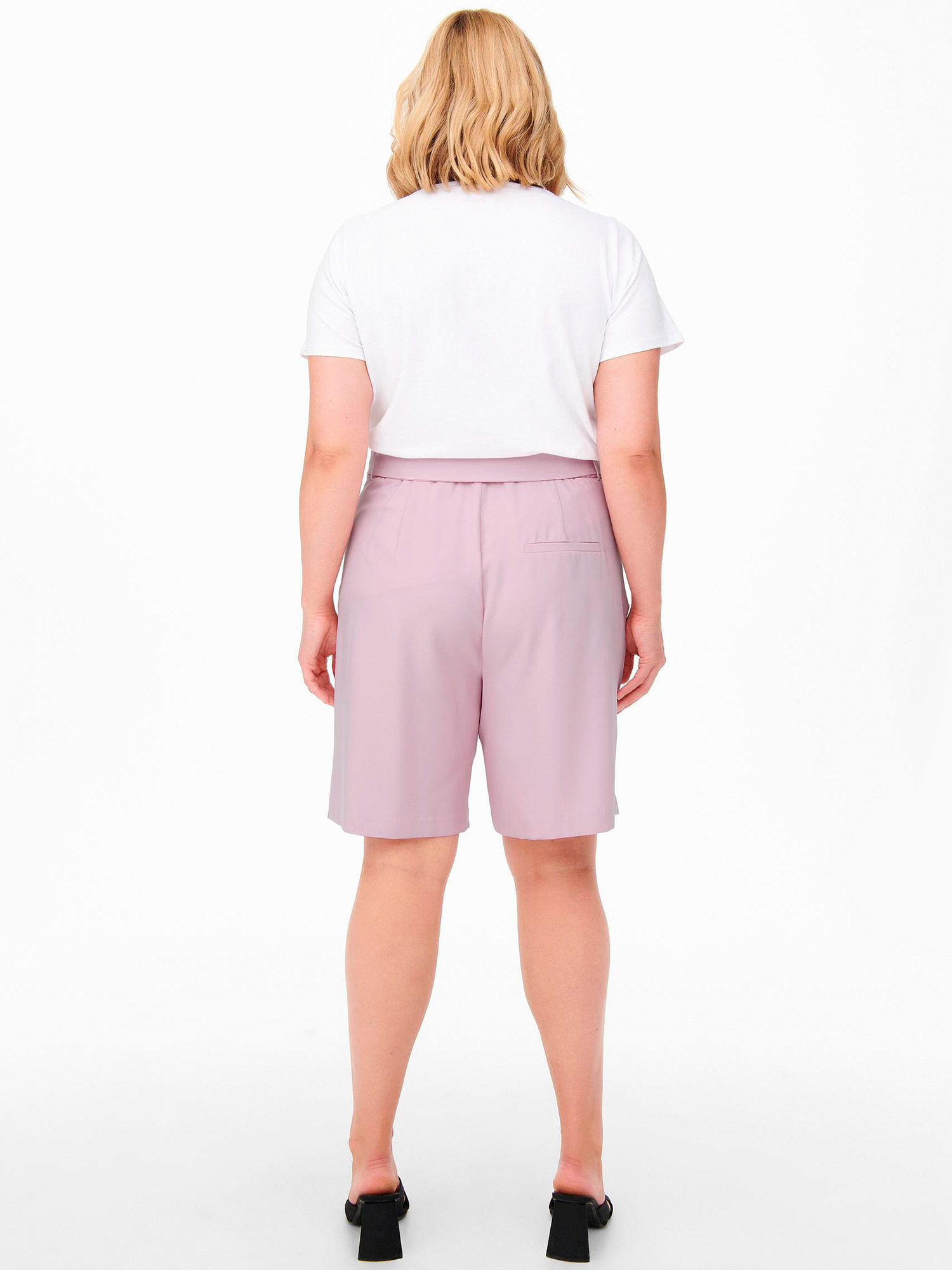 Car VIOLET - Snygga rosa shorts i klassisk look fra Only Carmakoma