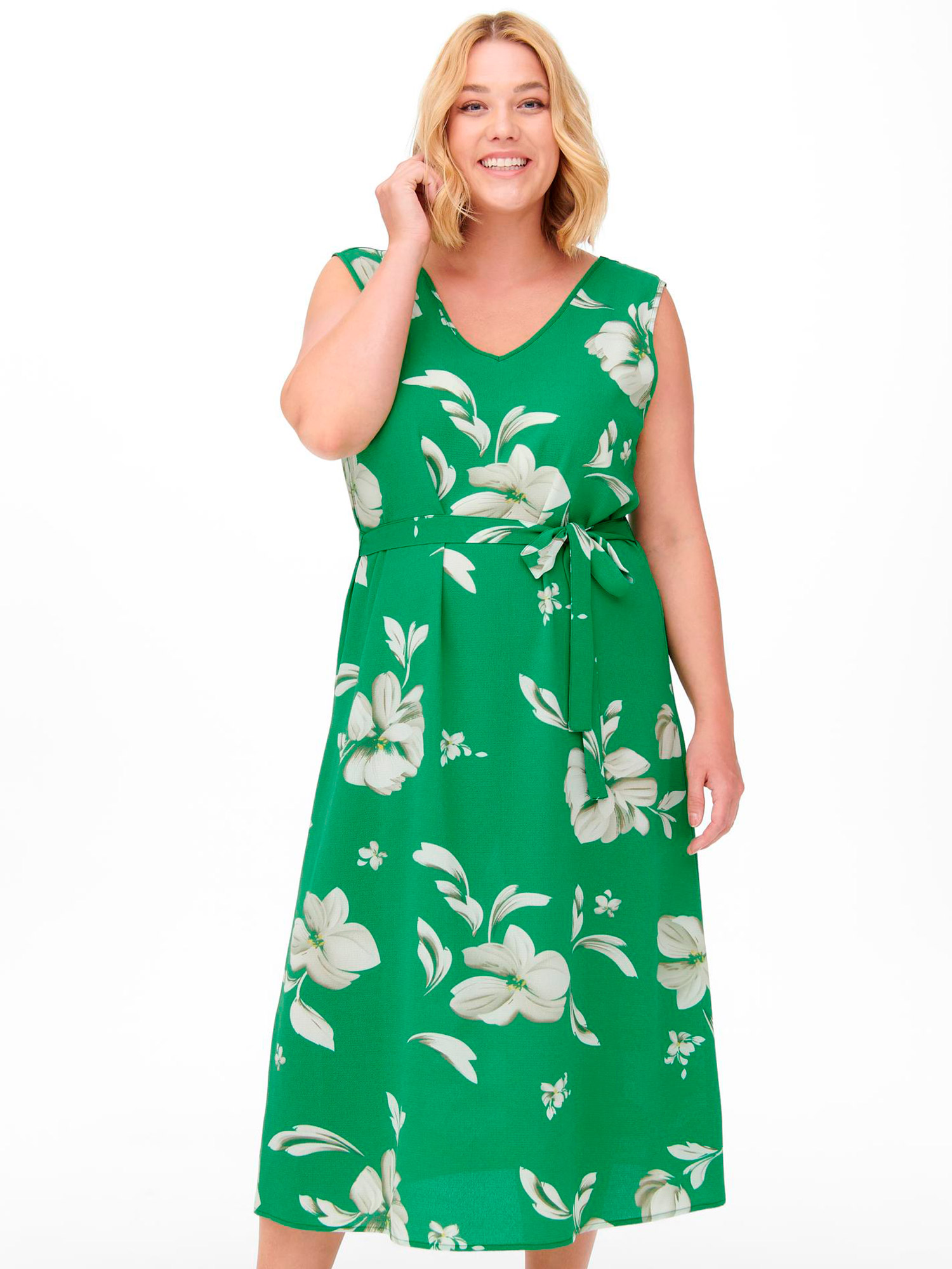 Car LUXMILLE - grön klänning med stora blommor fra Only Carmakoma