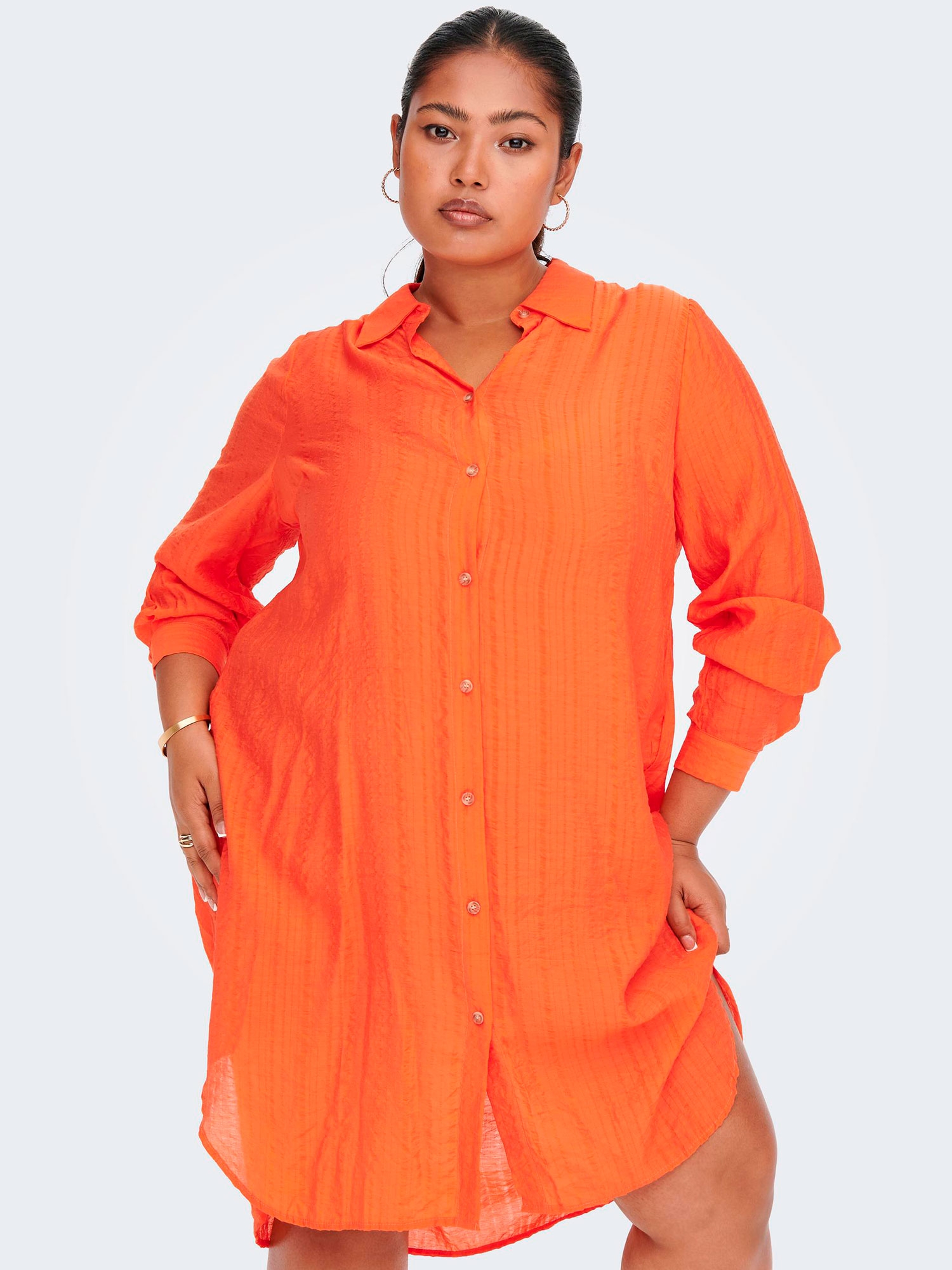 Carvanda - Fin orange viskos skjortklänning fra Only Carmakoma