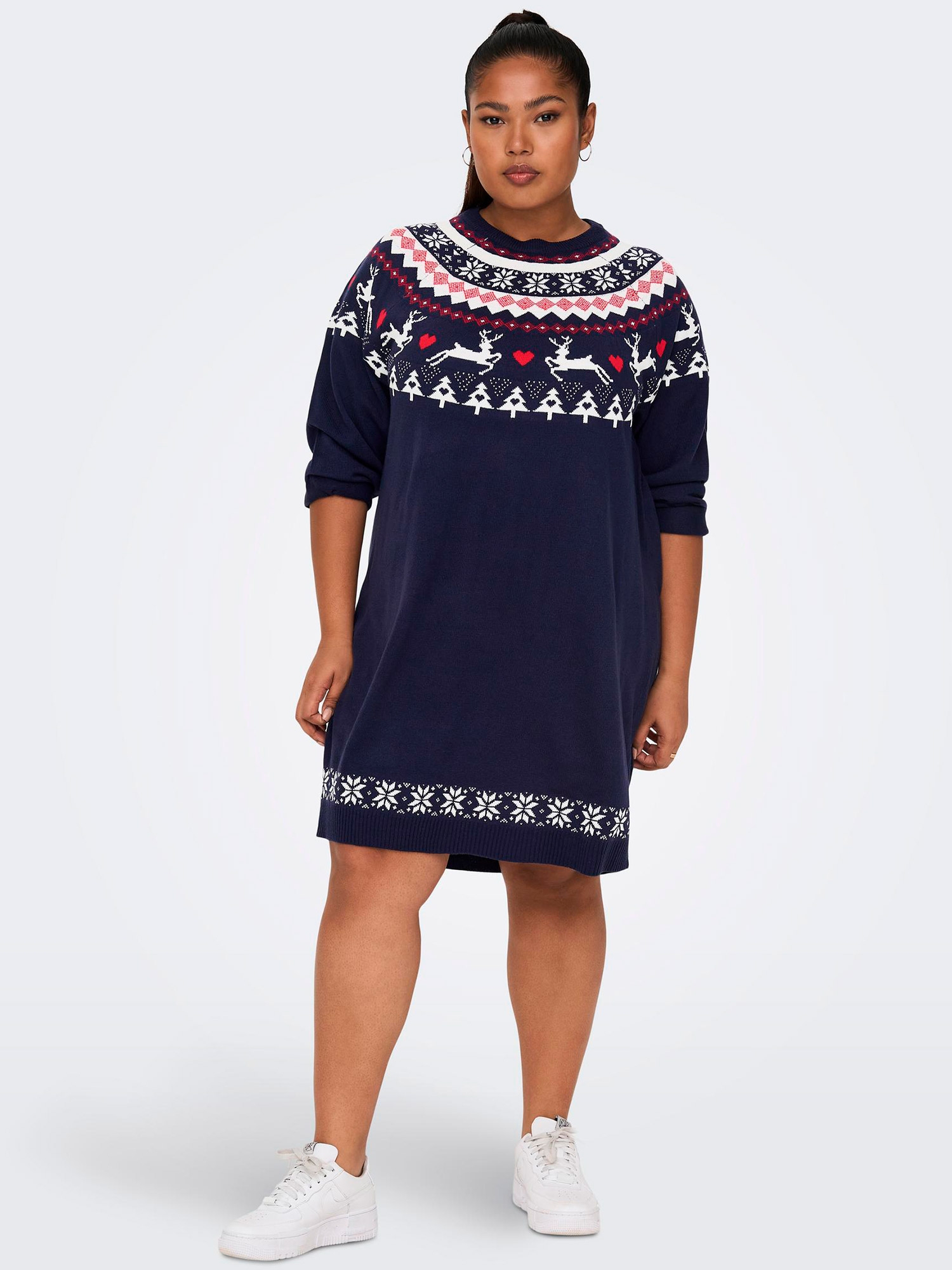 Car SNOW - blå stickad klänning med fint julmönster fra Only Carmakoma