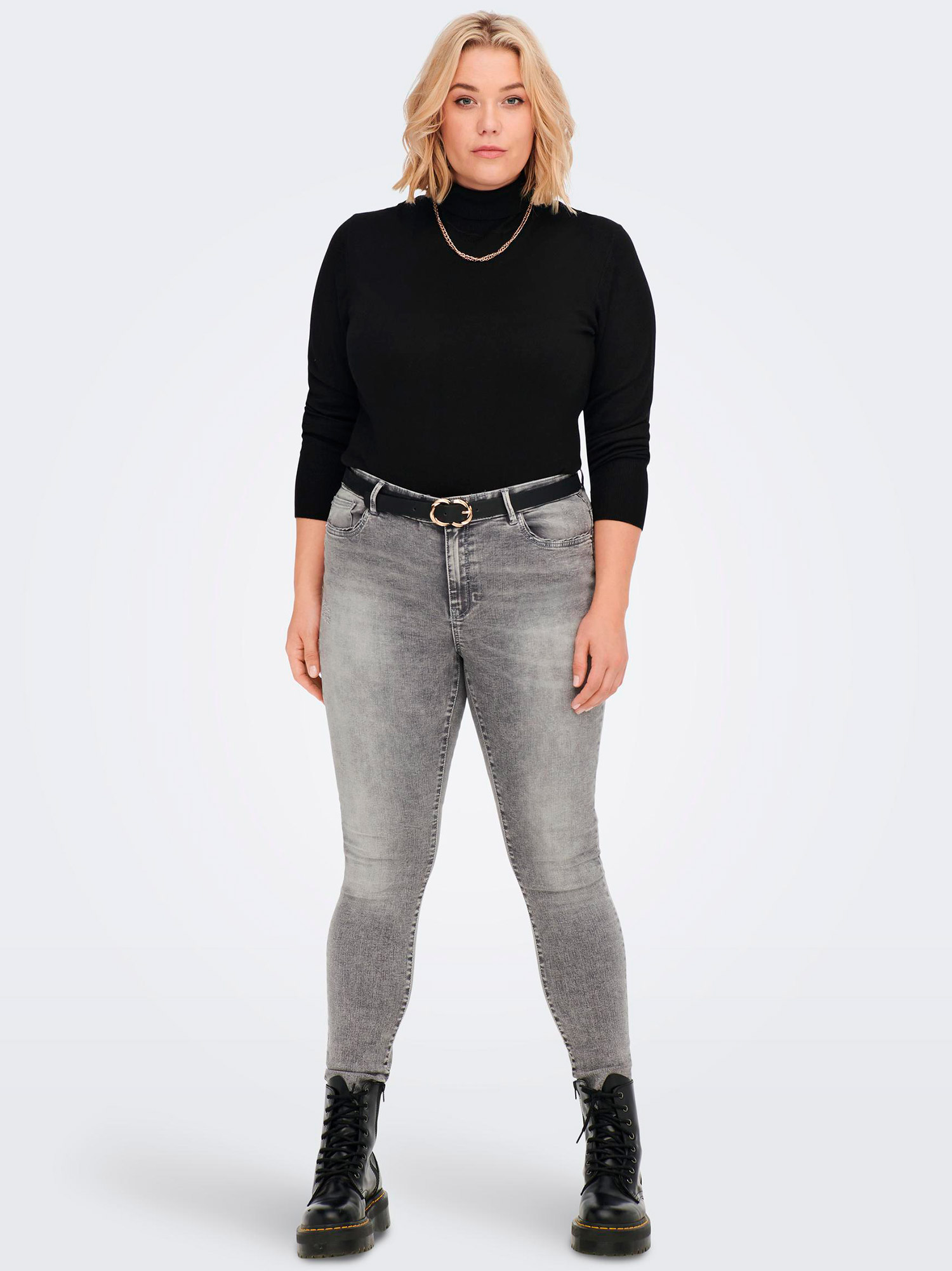 Car VENICE - Fin svart stickad blus med turtleneck fra Only Carmakoma