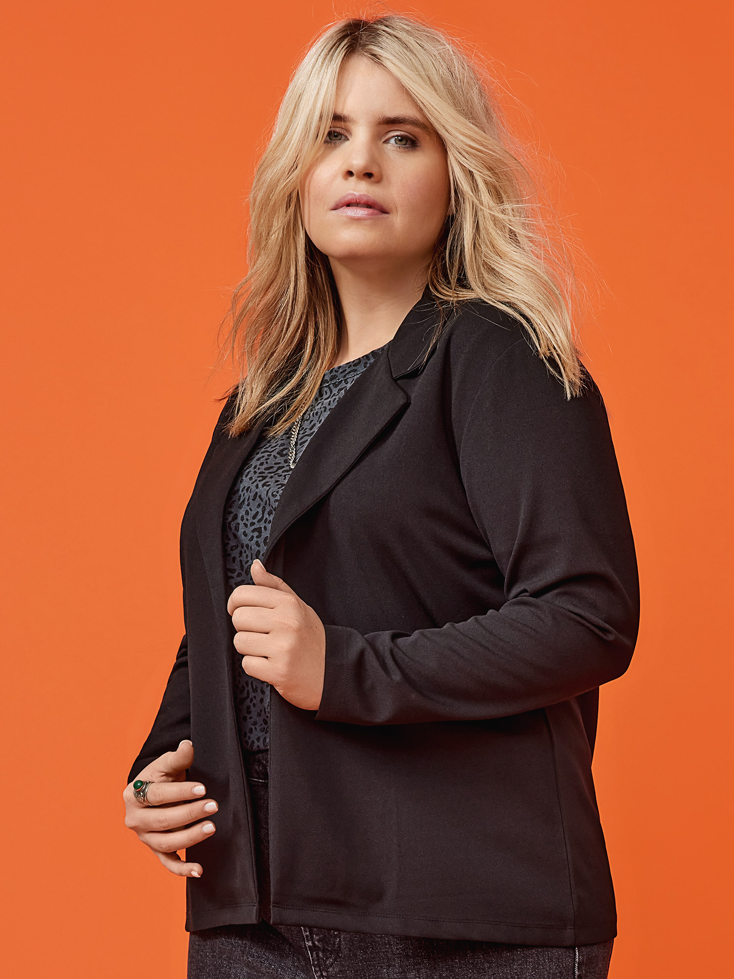 SANIA  - Plus Size Kavaj fra Only Carmakoma