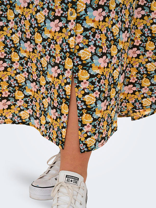 LUXMIE - Svart kjol med blommönster fra Only Carmakoma