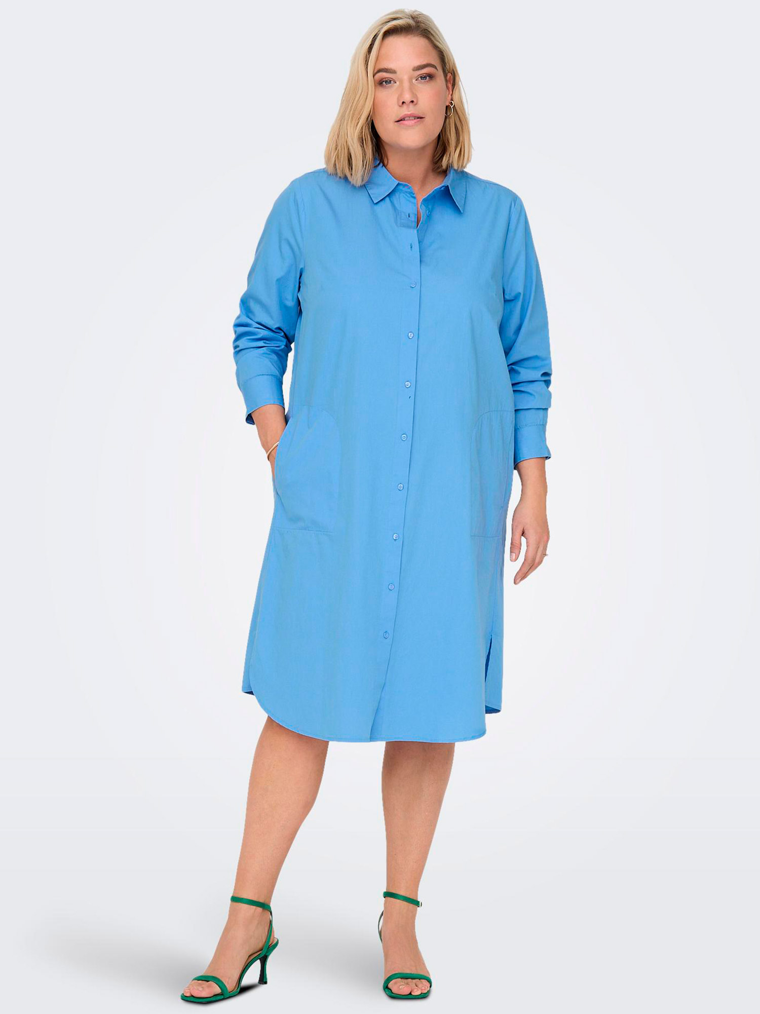 MALENI - Blå skjortklänning i bomull fra Only Carmakoma