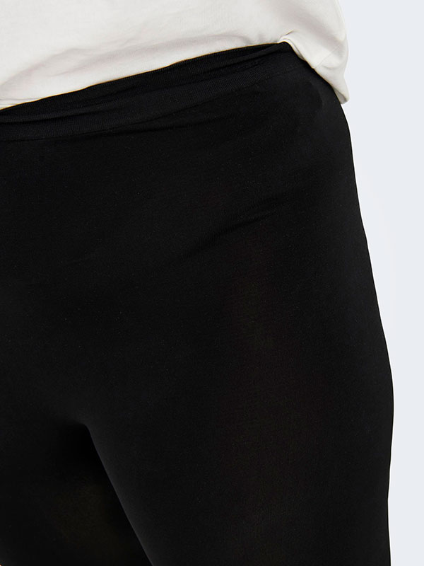 OTTILIA - Svarta shorts med hög midja i mjuk, sömlös, stark kvalitet fra Only Carmakoma