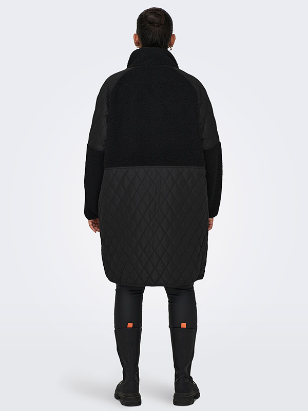 CAROHIO - Plus Size Jacka fra Only Carmakoma