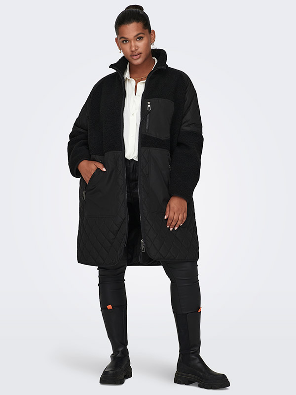 CAROHIO - Plus Size Jacka fra Only Carmakoma