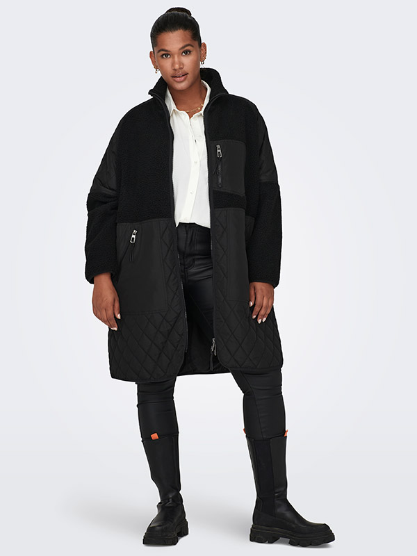 CAROHIO - Plus Size Jacka fra Only Carmakoma