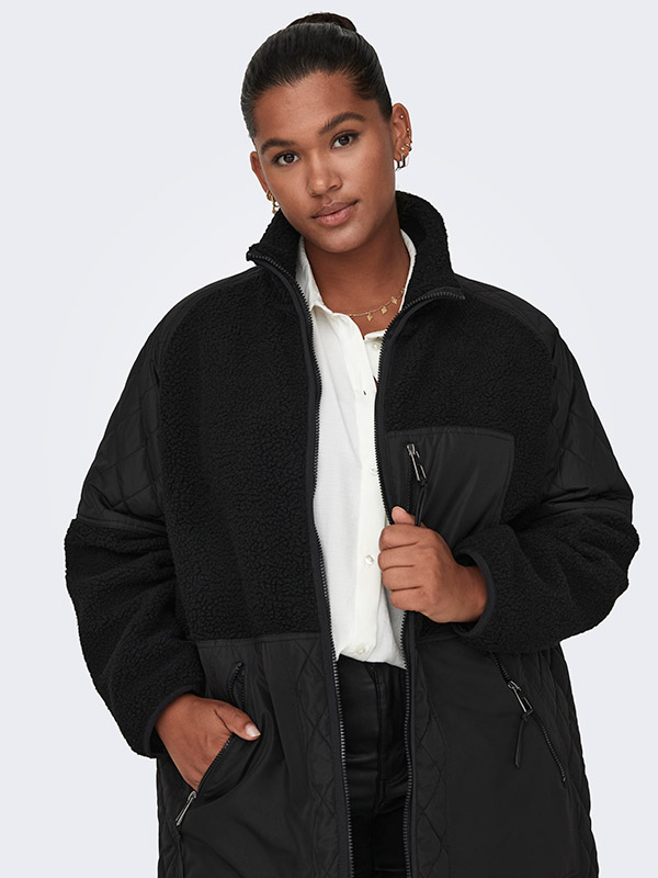 CAROHIO - Plus Size Jacka fra Only Carmakoma