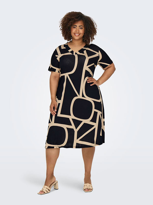 CARFYRLA - Plus Size Klänning fra Only Carmakoma