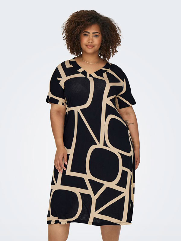 CARFYRLA - Plus Size Klänning fra Only Carmakoma