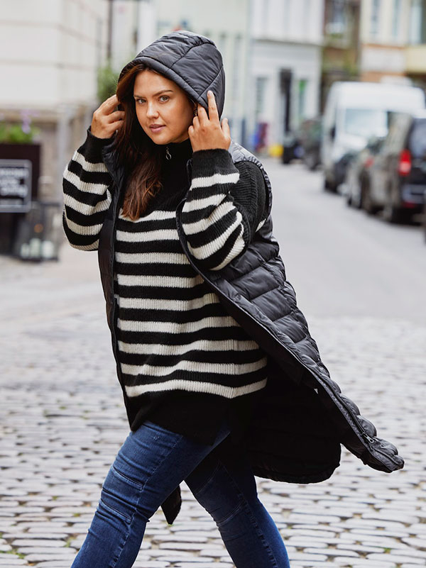 MELODY  - Plus Size Väst fra Only Carmakoma