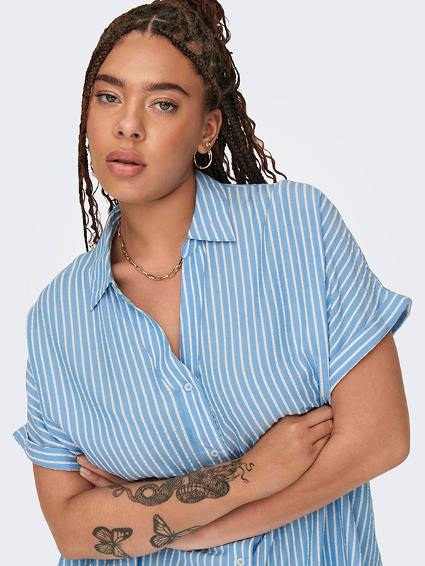 CARPENNA - Plus Size Skjorta fra Only Carmakoma