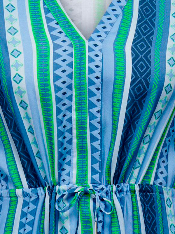 MARRAKESH - Viskosklänning i blått och grönt mönster fra Only Carmakoma