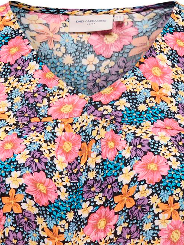 KATJA - Marinblå viskosklänning med blommönster fra Only Carmakoma