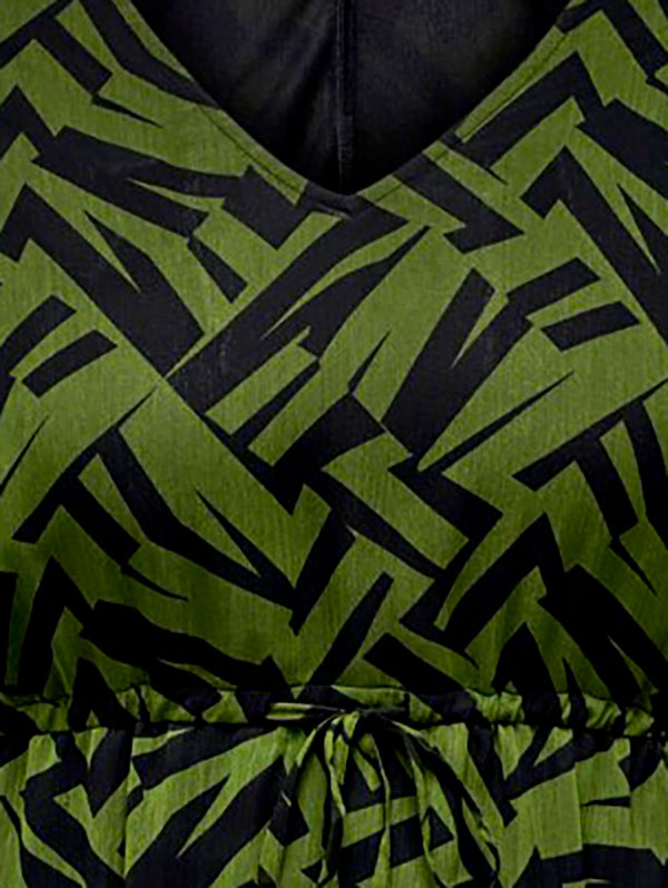 DELPHINE - Svart och grön chiffongklänning fra Only Carmakoma
