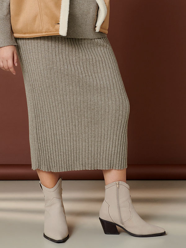 CARFIA - Plus Size Kjol fra Only Carmakoma