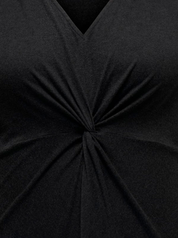 PILI - Mörkgrå jerseyklänning med V-ringning fra Only Carmakoma