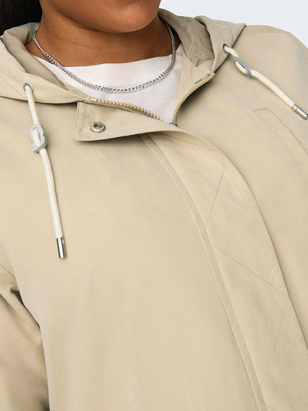 CARSKYLAR - Plus Size Jacka fra Only Carmakoma