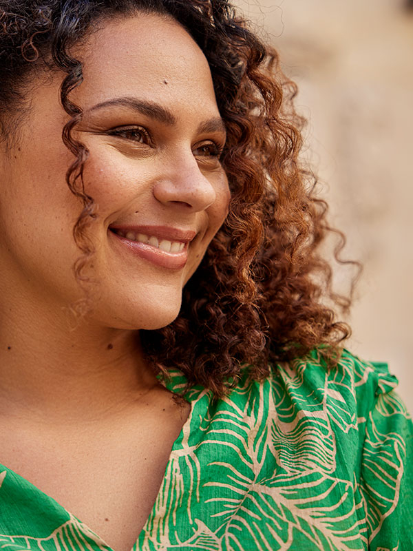 CARBETSEY - Plus Size Blus fra Only Carmakoma