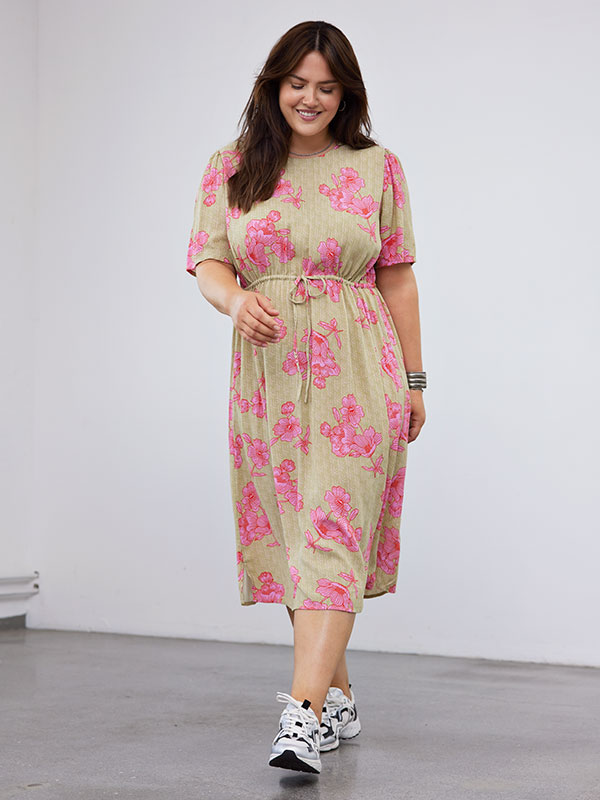 CARTILDA - Plus Size Klänning fra Only Carmakoma