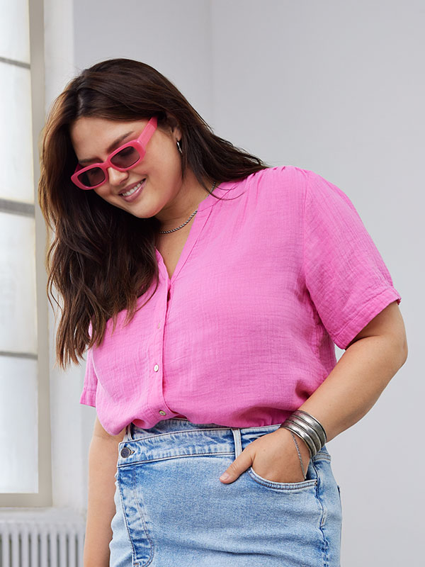 CARTHYRA - Plus Size Blus fra Only Carmakoma